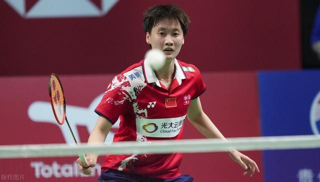 低平球扫向 低平球扫向