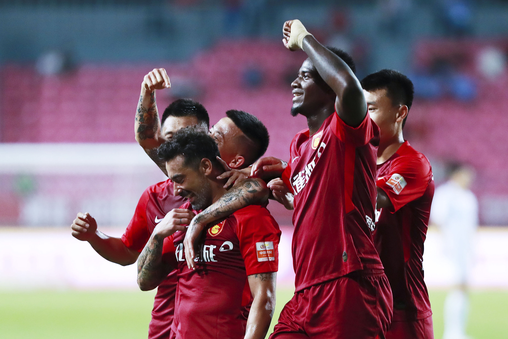 禁区前沿的 禁区前沿的